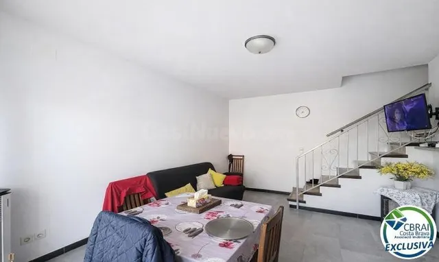 Encantadora casa con piscina comunitaria en zona tranquila d - foto 4
