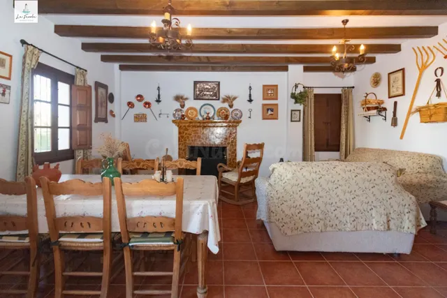 CHALET RUSTICO MEDITERRANEO CON GRAN JARDIN EN ARCHIDONA - foto 5