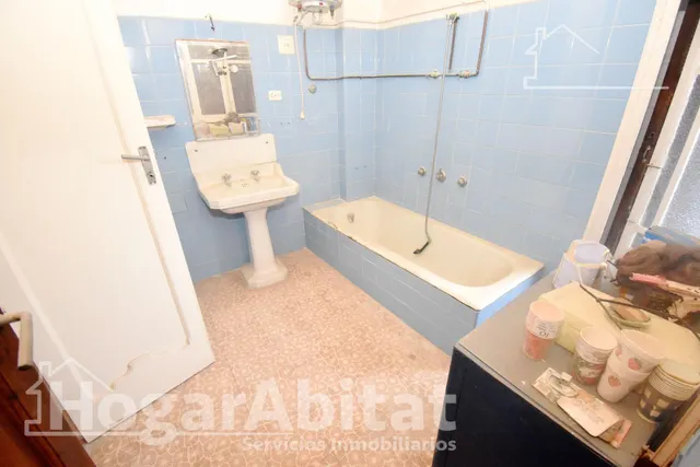¡Hazla a tu gusto! Casa amplia y luminosa de tres alturas para reformar, cerca del ayuntamiento — 41