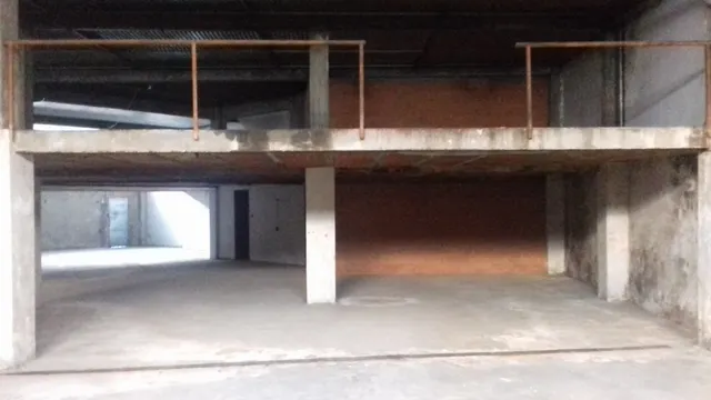 LOCAL COMERCIAL DE 430 M2 EN PONTEPEDRIÑA — 2
