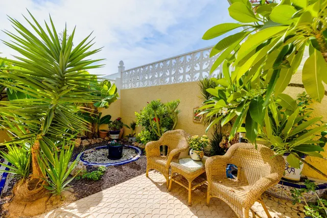 Venta de Villa Independiente con piscina Villamartín Orihuela Costa — 44