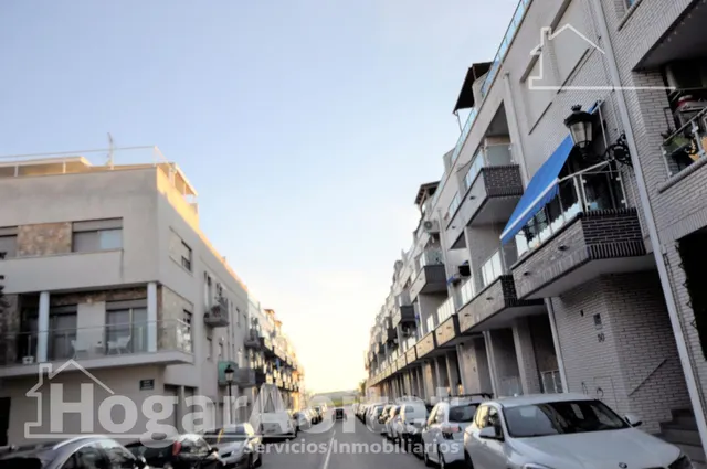 Impecable y reformado en residencial con terraza, piscina y dos plazas de garaje, cerca del centro — 29