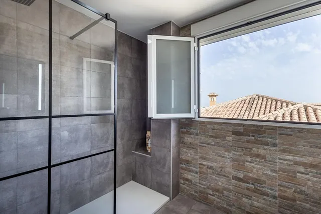 Casa en venta en Monachil (Granada) – Amplia, luminosa y con gran potencial — 18