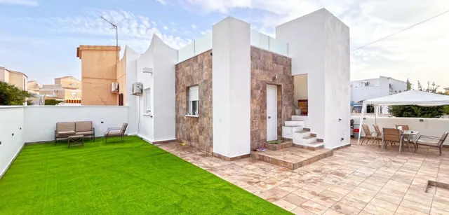 TOTALMENTE REFORMADO! CHALET SEMI-INDEPENDIENTE EN ORIHUELA COSTA — 23