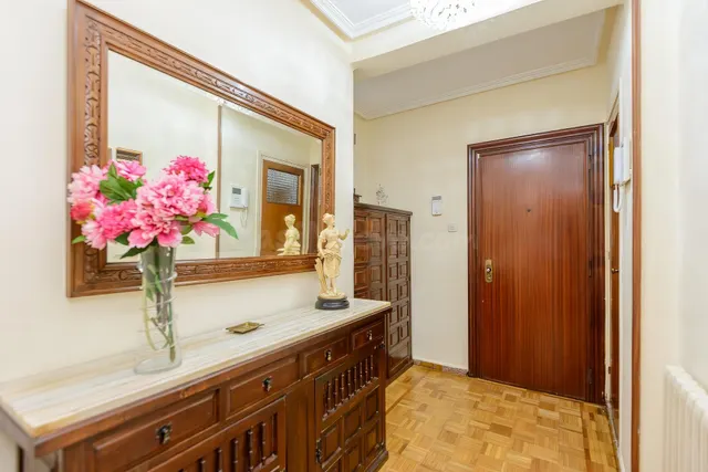 LUZ, CUATRO habitaciones ,TERRAZA Y TRASTERO EN UNA DE LAS MEJORES ZONAS DE OVIEDO — 2