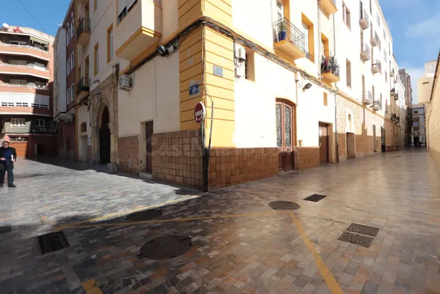 EXCLUSIVA VIVIENDA EN LAS CASAS DEL REY JUNTO A CALLE REAL