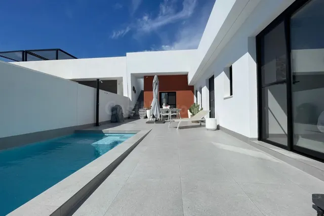 Preciosa villa independiente con piscina privada en Roldán,  - foto 2