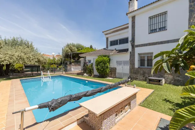 Vivienda Exclusiva en Urbanización Viñas del Rey – Otura — 3