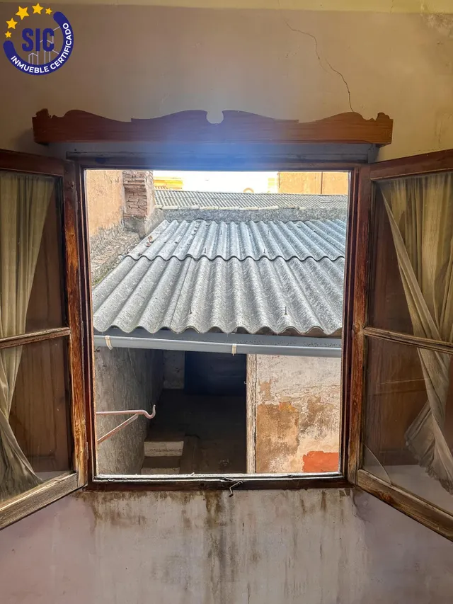 Casa de planta baja y dos alturas en el centro de Castellón, zona Tascas, junto a Fadrell, Borrull ideal para restauración o para vivienda. — 28