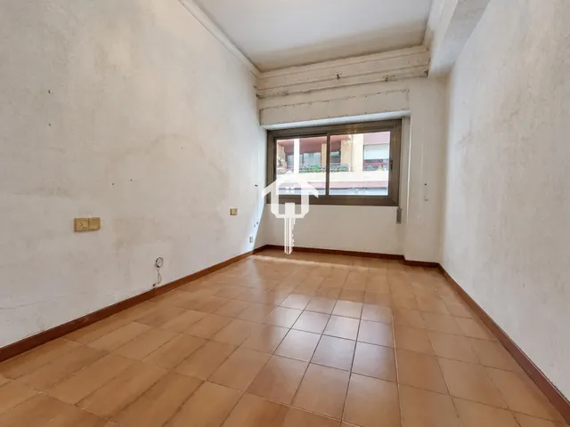 1ª planta de 102 m2 con patio en pleno centro de Alicante: edificio con ascensor — 20