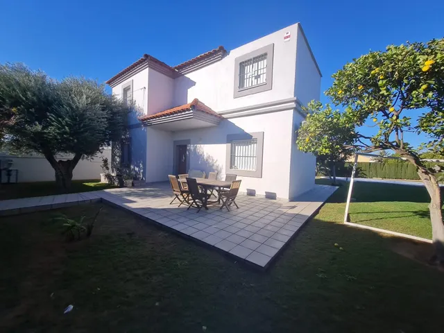 CHALET INDEPENDIENDIENTE EN PARCELA DE 1.450 M2, PISCINA Y AMPLIAS ZONAS EXTERIORES — 10