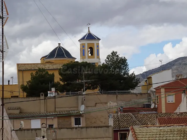 SE VENDE EDIFICIO CON DOS PISOS Y UN LOCAL COMERCIAL EN EL C