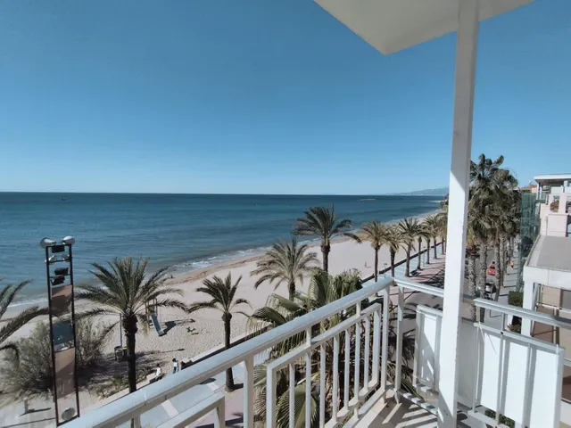 ESPECTACULAR PISO CON VISTAS AL MAR EN EL PASEO MARITIM DE SALOU. — 6