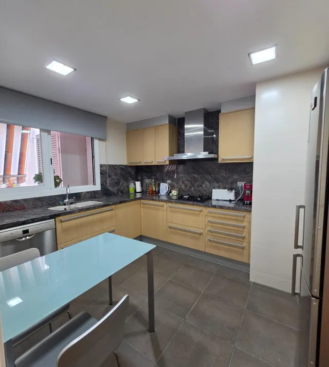 Amplio piso de 162 m2 con 3 habitaciones, a 200 metros del p - foto 3