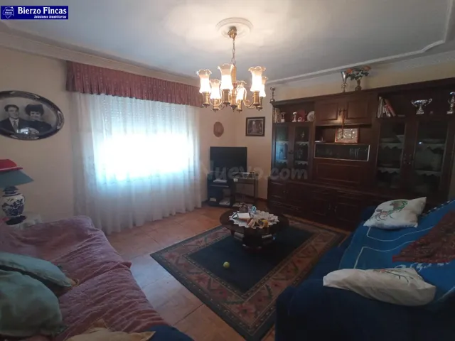 SE VENDE CASA EN TROBAJO DEL CAMINO - foto 3
