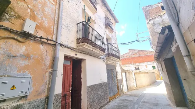 Casa en venta en Escatrón. — 6
