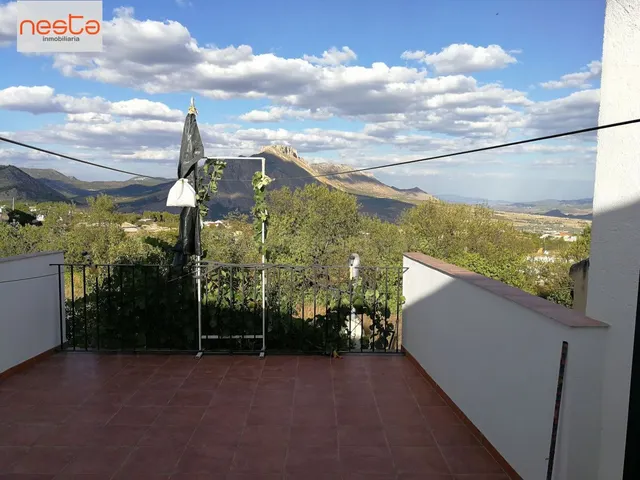HERMOSA CASA DE PUEBLO CON VISTAS A LA SIERRA DE LA MUELA - foto 2