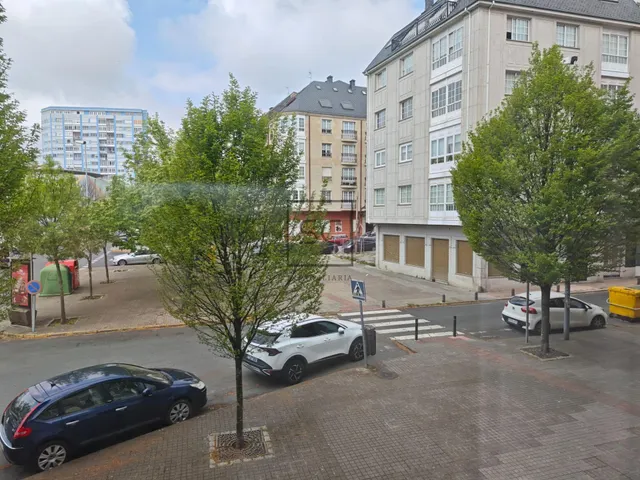Casa con jardín y garaje en Porta Nova, Ferrol — 17