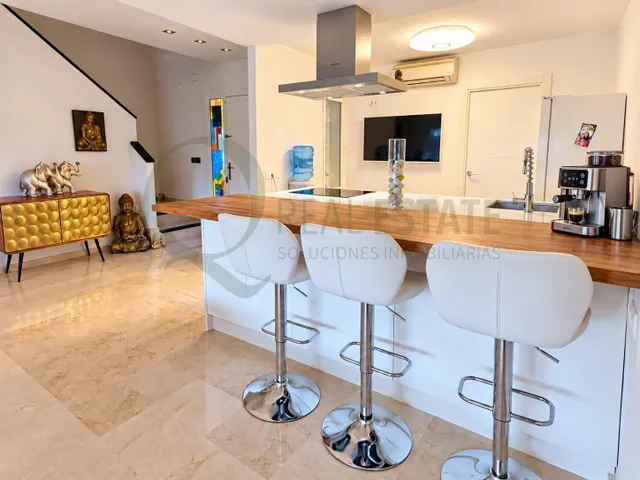 Exclusivo chalet adosado en Alicante golf, playa de san juan con piscina, terrazas y garaje — 14