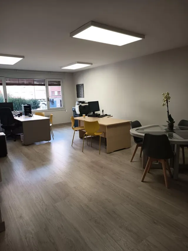 MONCASA VENDE Y ALQUILA oficina en el centro — 14