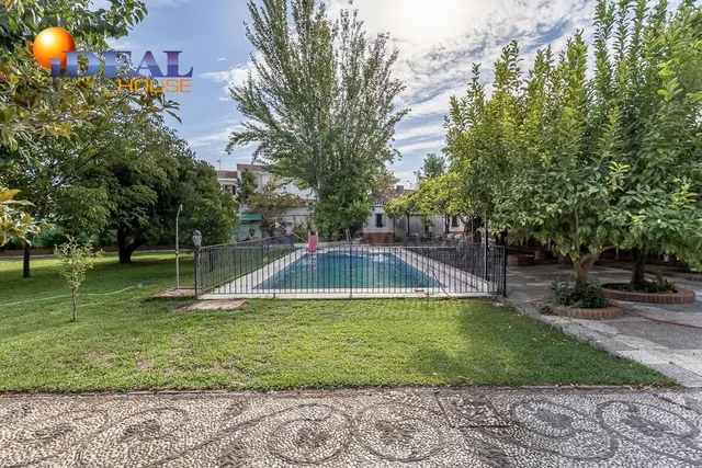 Espectacular Chalet en Ogijares - Ideal para Familias — 3