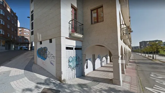 LOCAL FRENTE AL CASTILLO — 3