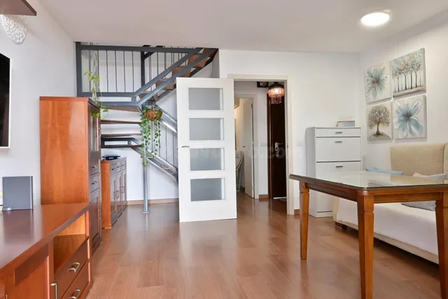 Casa de dos plantas de Renta Libre en Sevilla Este zona Aven