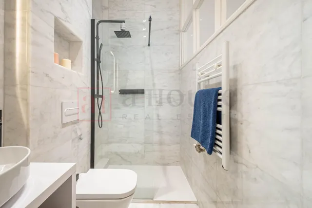 Piso reformado, listo para entrar a vivir con balcones y todo exterior en la nova esquerra de l' eixample — 31