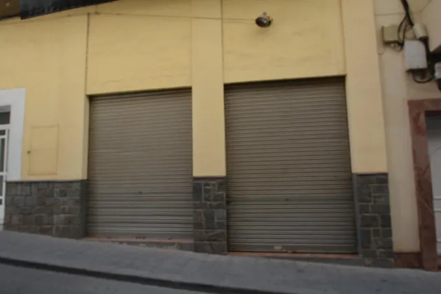 ¡¡ Gran oportunidad de negocio !! Venta de dos locales comerciales, opción a compra o traspaso. — 20