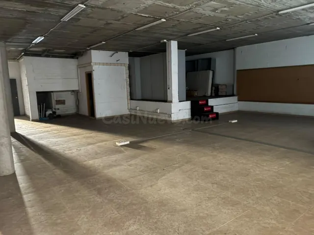 LOCAL COMERCIAL A PIE DE CALLE — 2