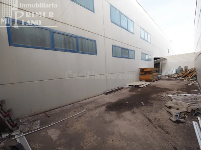 Nave industrial junto a ctra de Pedro Muñoz de 540 m2, con 2 - foto 5