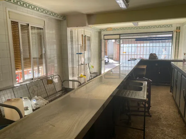 LOCAL EN VENTA EN LA ZONA DE VISTA ALEGRE, CORDOBA — 2