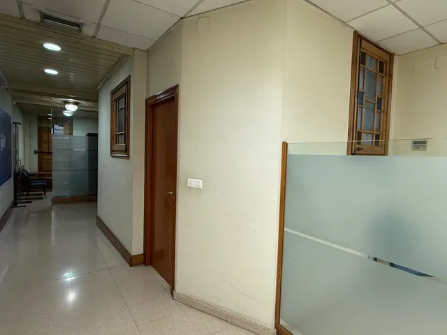 LOCAL IDEAL PARA OFICINAS AL CENTRO DE IGUALADA!!! — 4