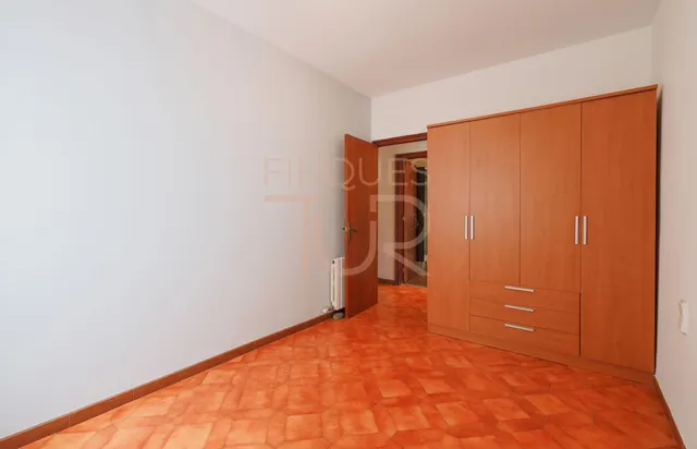 VENTA de AMPLIO en BREDA:  4 DORMITORIOS, MUY LUMINOSO y JUNTO al CENTRO DE BREDA — 18