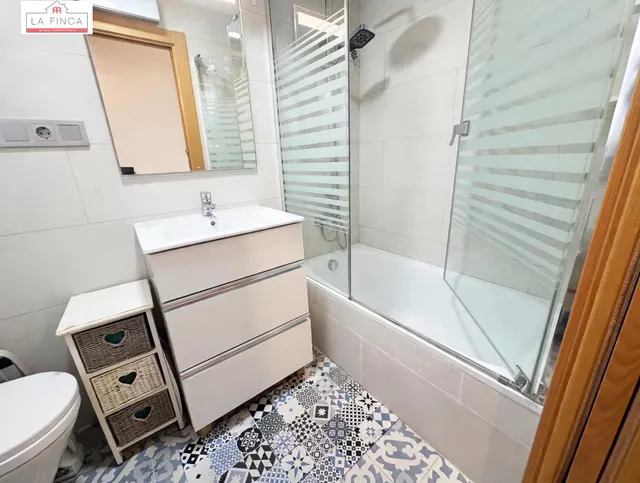 VIVIENDA 4 DORMITORIOS Y 2 BAÑOS MUY CERCA DEL CENTRO — 31