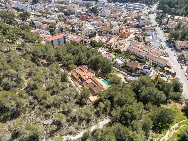 Chalet unifamiliar de 5 dormitorios y 5 baños, con piscina, garaje, ascensor y apartamento de invitados en Peguera (Calvià) — 5