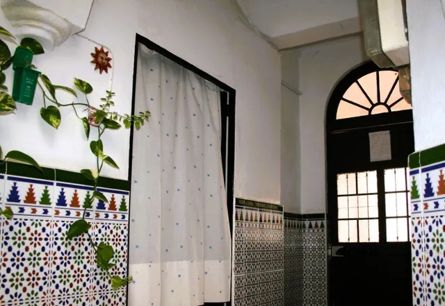 CASA DE VECINOS CON 8 APARTAMENTOS — 6