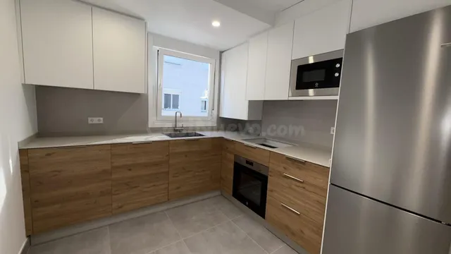 Piso de diseño completamente reformado en venta en Avenida d - foto 4