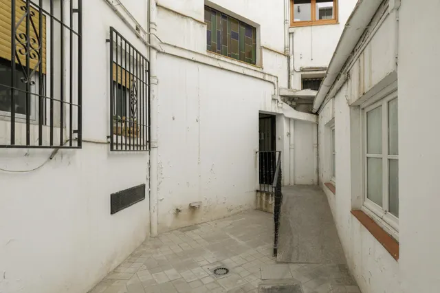 ✨ EXCLUSIVO PISO DE 253 m2 EN GRANADA CENTRO – 2.800 €/MES DE RENTABILIDAD — 31