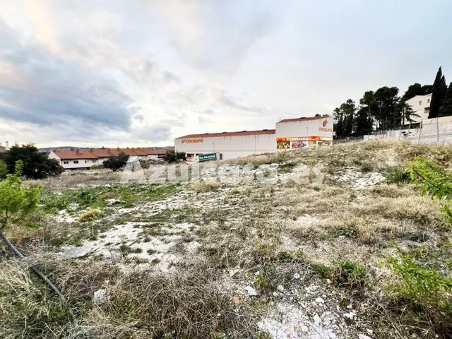Solar urbano de 3.550m2 — 11