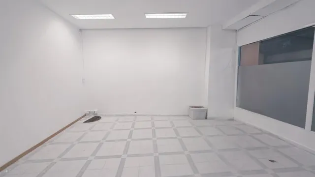 Se vende comercial, Calle Escalante, Valencia — 23