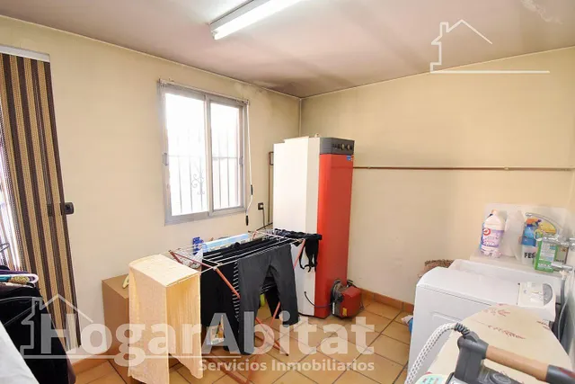Amplia casa con terraza y balcón — 26