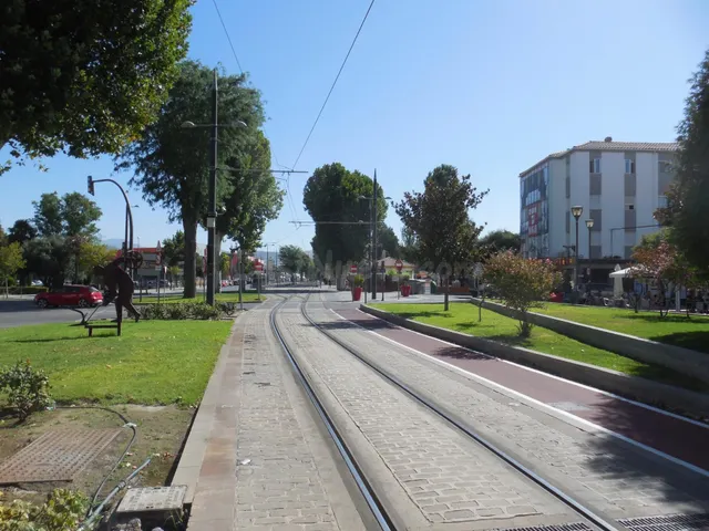 Piso en Armila junto parada de metro todo exterior. — 3