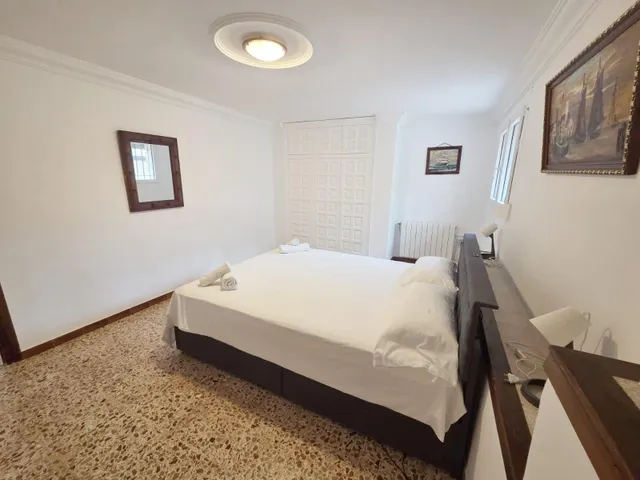 Chalet con 3 viviendas independientes, piscina privada cubierta y vistas al mar — 28