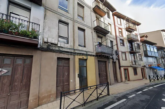 Se vende piso OKUPA en Santander (Cantabria).
