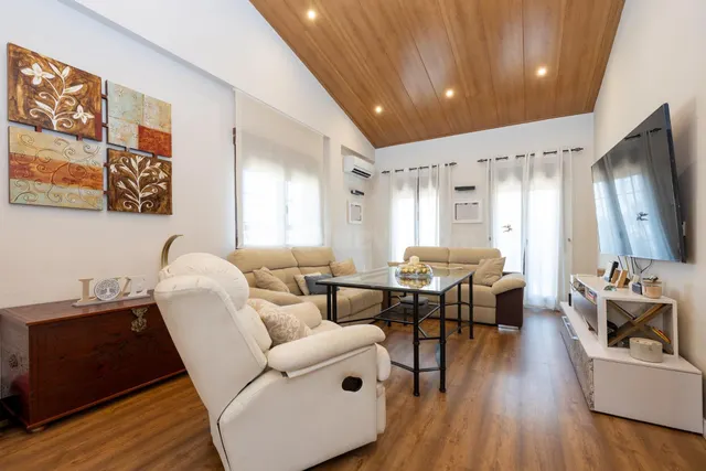 CHALET DE ENSUEÑO EN URB. VIÑA DEL REY, OTURA — 3
