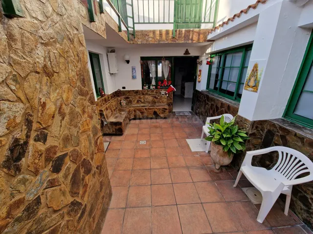 Vivienda con  Terreno de siembra, zonas de terraza y piscina. — 5