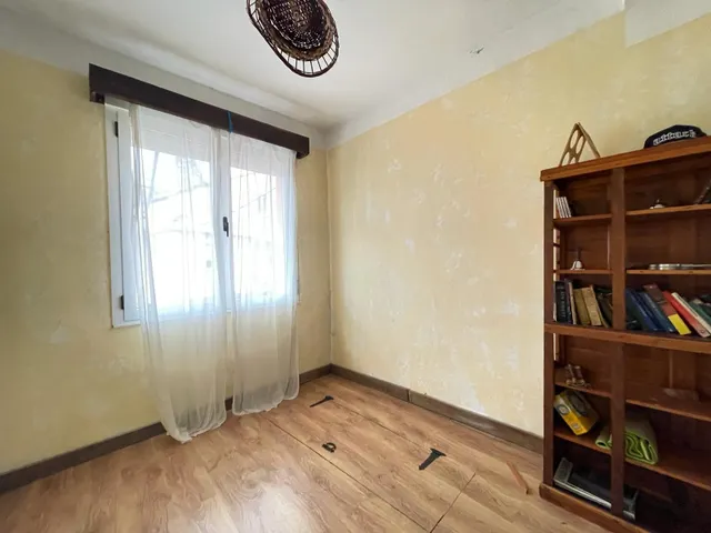 SE VENDE CASA EN CORULLÓN — 16