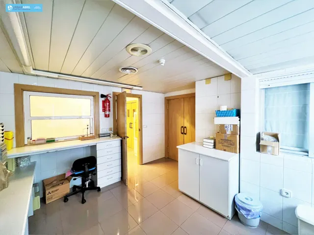 Espectacular Clínica en La Rambla - Convertible en Vivienda — 9
