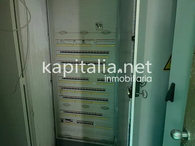 Local comercial en alquiler en el centro en Valencia (Valencia) — 34